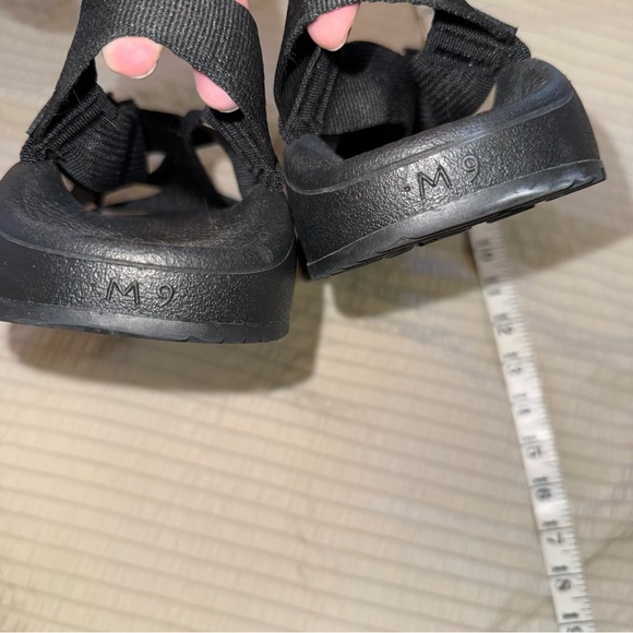 NWOT Black Chacos 9 - Picture 2 of 5